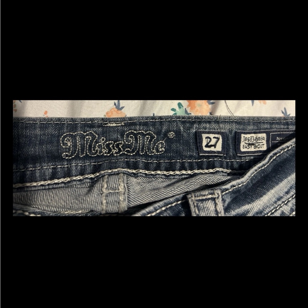 Miss Me Blue Jeans Bootcut Style JE5836E6R Bejeweled Distressed Women’s Size 27